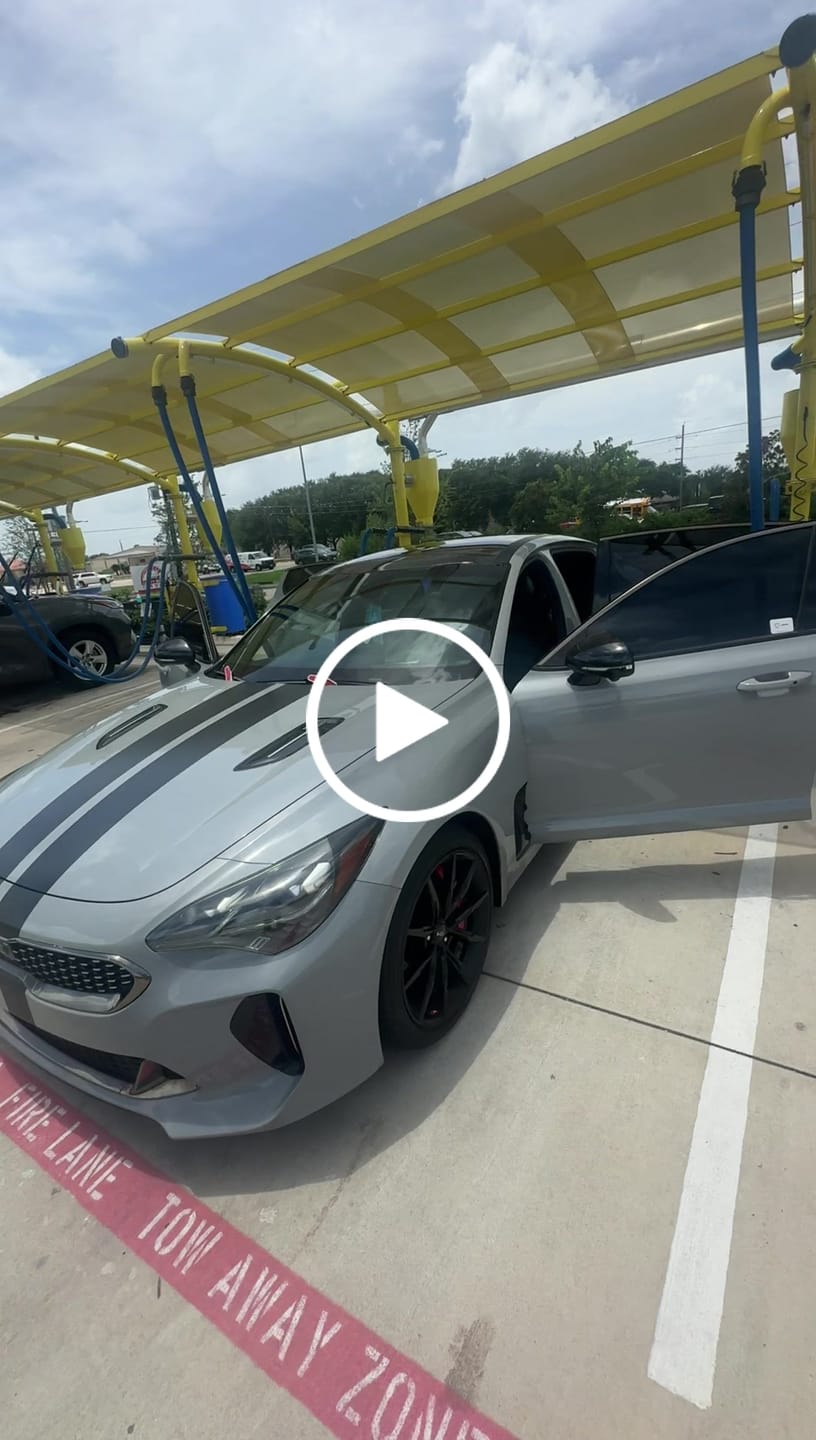Customer video review of 2018-2023 Kia Stinger 4PC Front Rear Car Floor Mats Carpet Nylon