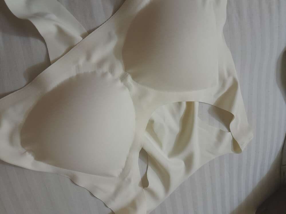 Customer photo review of Front Closure Cross-Back Wireless Posture Bra