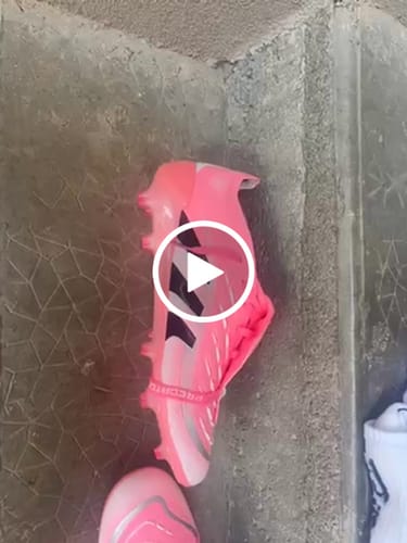 Avis vidéo d'un client sur Adidas Predator 25 Elite Fold-over Tongue FG Beckham - Rose/Bleu/Noir/Argent