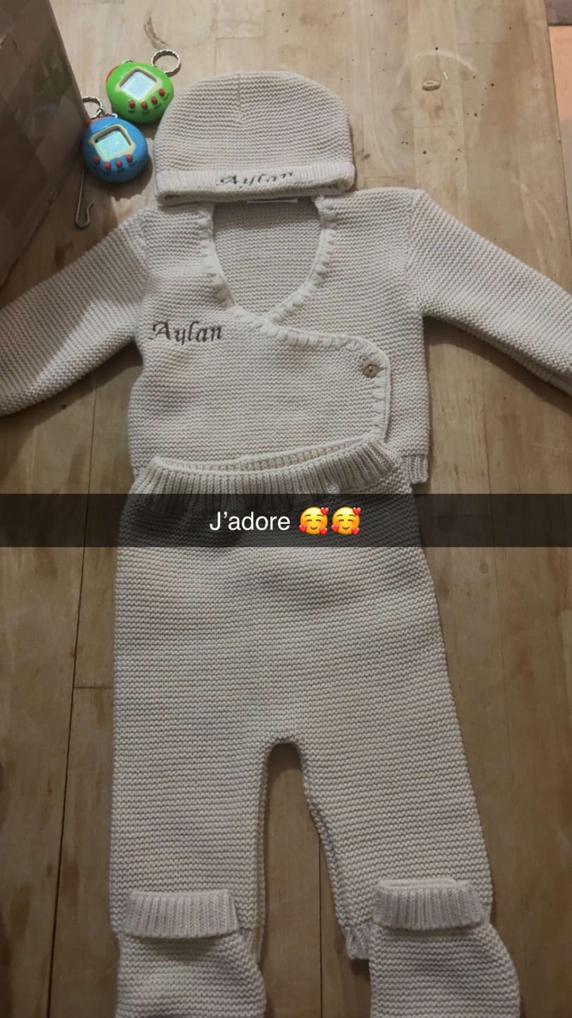 Customer photo review of Ensemble en maille brodé