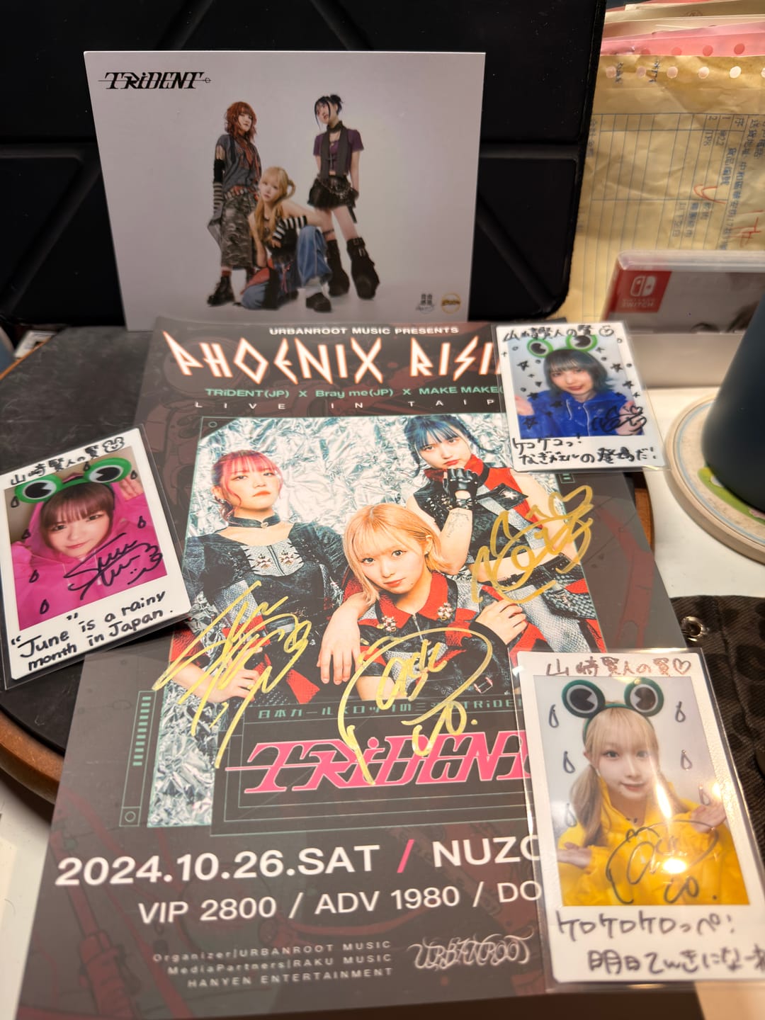 Customer photo review of TRiDENT "ONLINE BROMIDE" Autographed Cheki Polaroid Photo (With Your Custom Name) - Solo Member