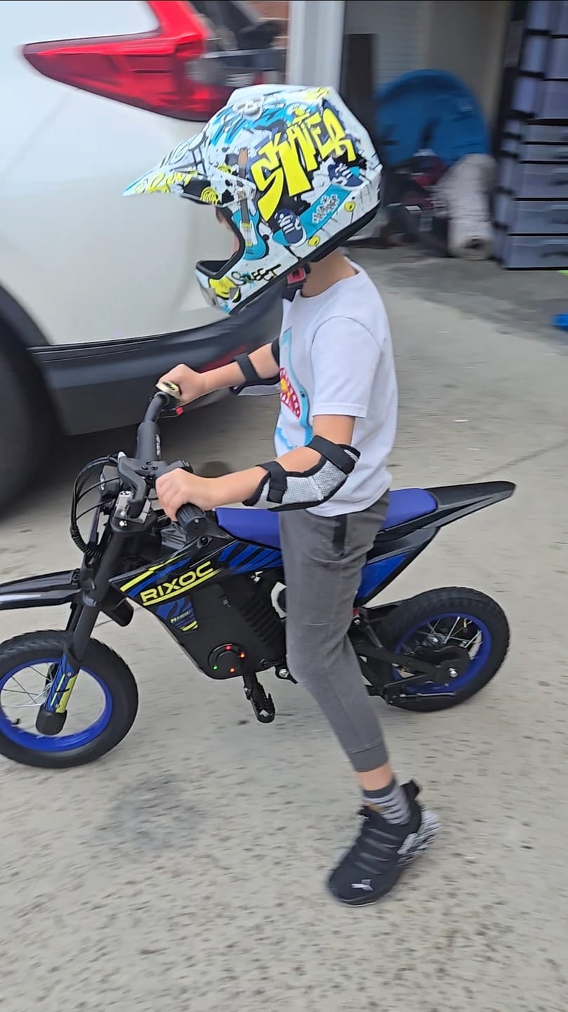 Customer photo review of Rixoc DK12 Kids Electric Dirt Bike