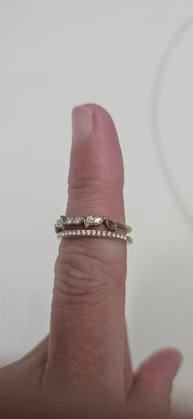 Customer photo review of 18K Gold Mia Crystal Ring