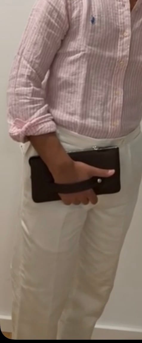 Customer photo review of Belluvi Duo Pouch
