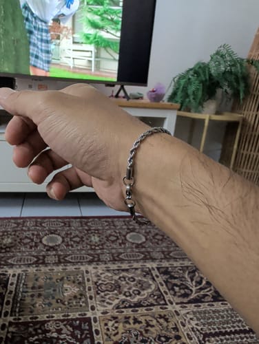 Customer photo review of Cairo Twisted Bracelet