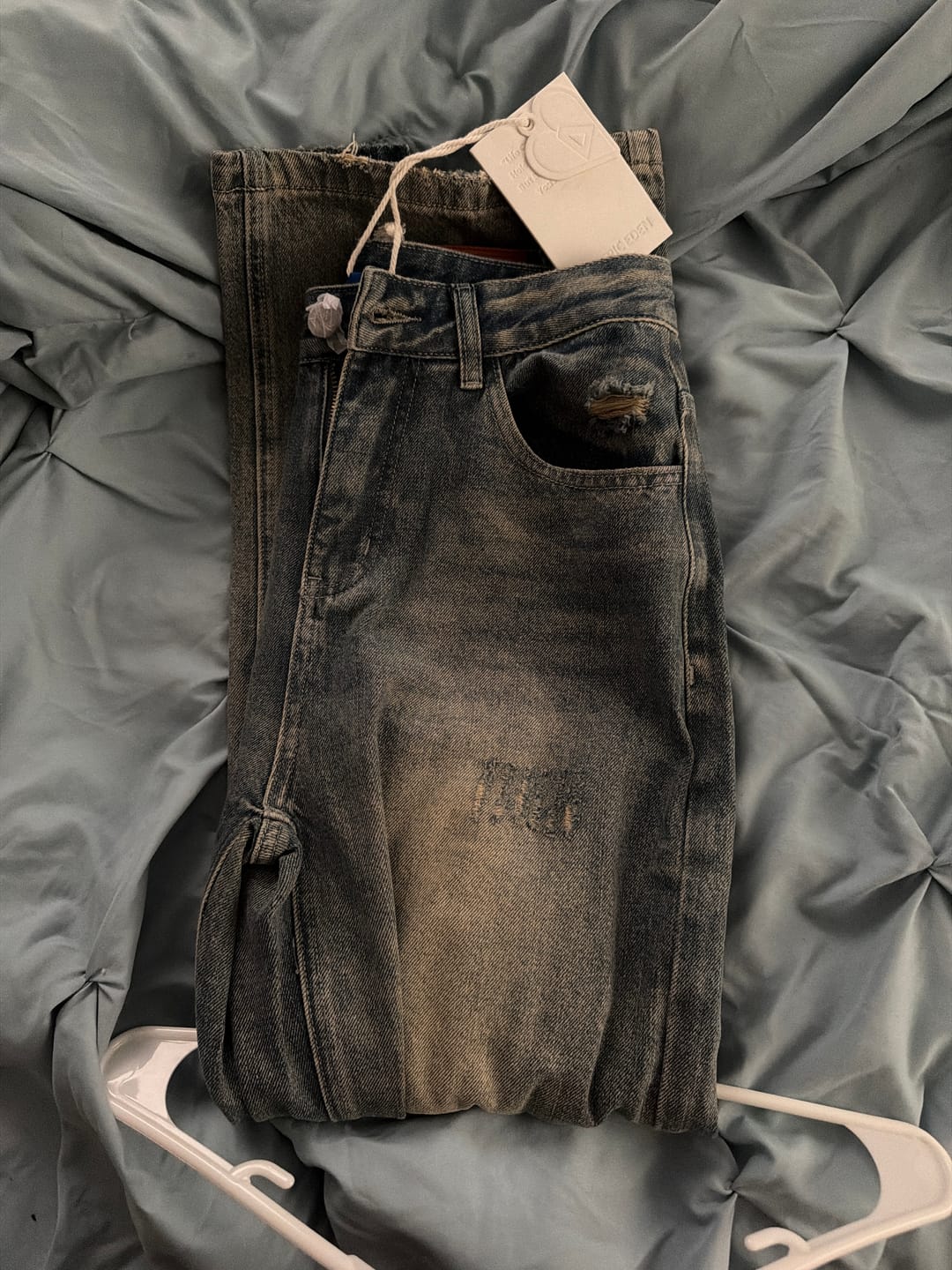 Customer photo review of Aelfric Eden Baggy Jeans