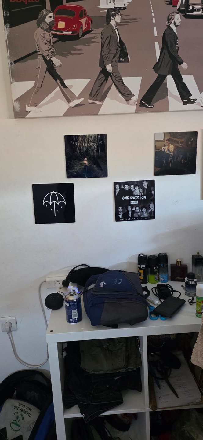 Customer photo review of קיר תמונות מתמגנטות