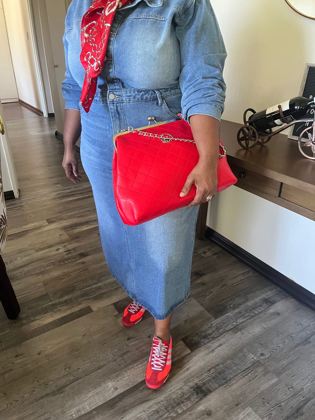 Customer photo review of ERA Oversized Kisslock Chain Bag – Red