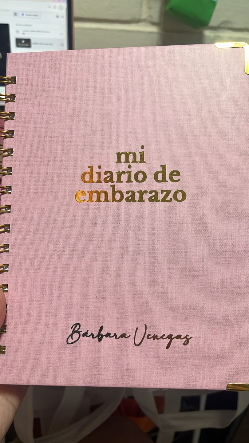 Customer photo review of Diario Único Mi Embarazo | Fabric