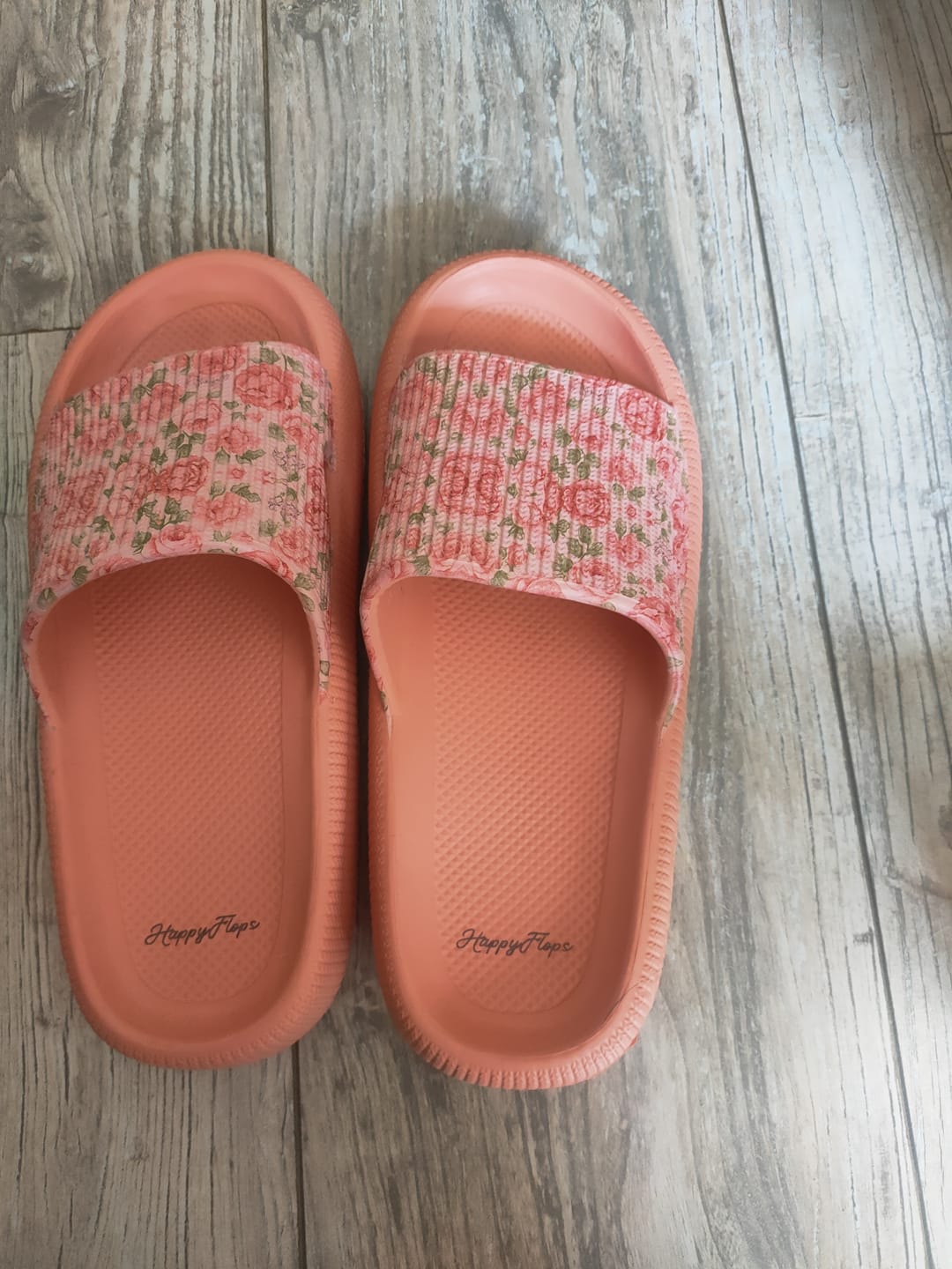 Customer photo review of HappyFlops Botanics