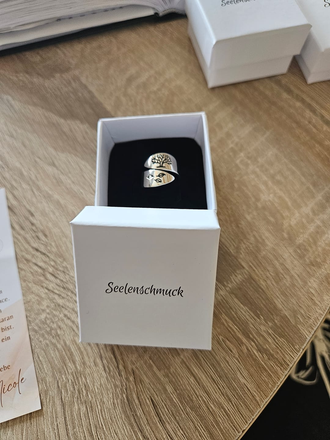Customer photo review of Lebensbaum Ring - S925 Silber | Hier und Jetzt