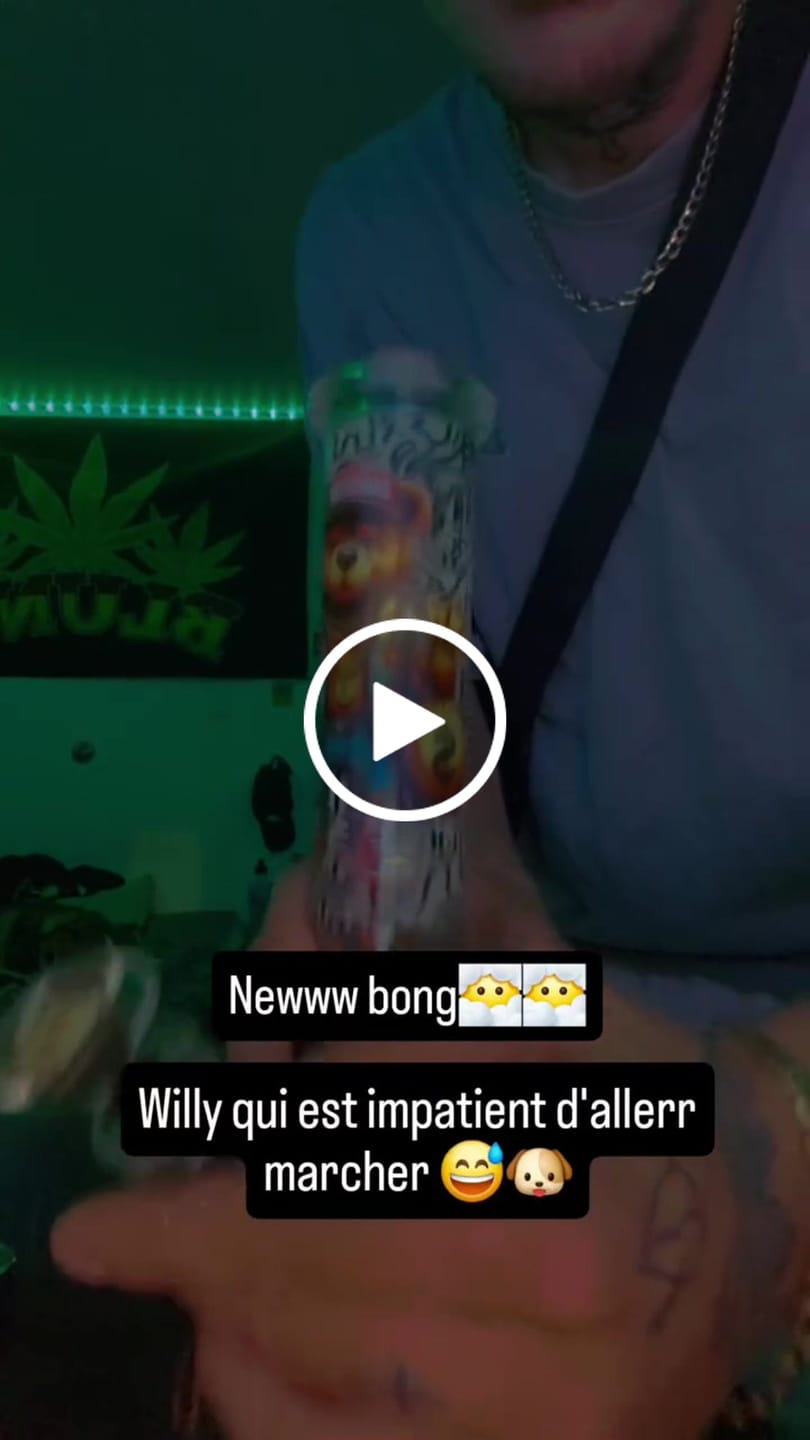 Customer video review of 10" Arsenal Glass Street Bear Beaker Bong (5mm)