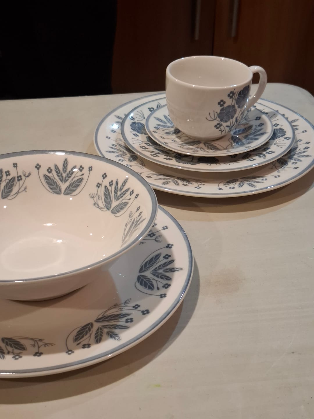 Customer photo review of Juego de Vajilla 30 Piezas Porcelana - Decorado Floral Azul Hannah