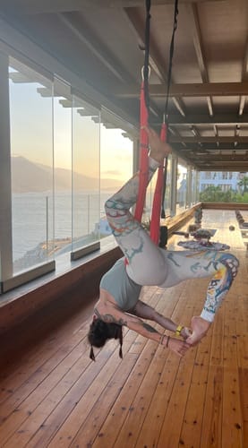 Customer photo review of Rainbow He'e Legging