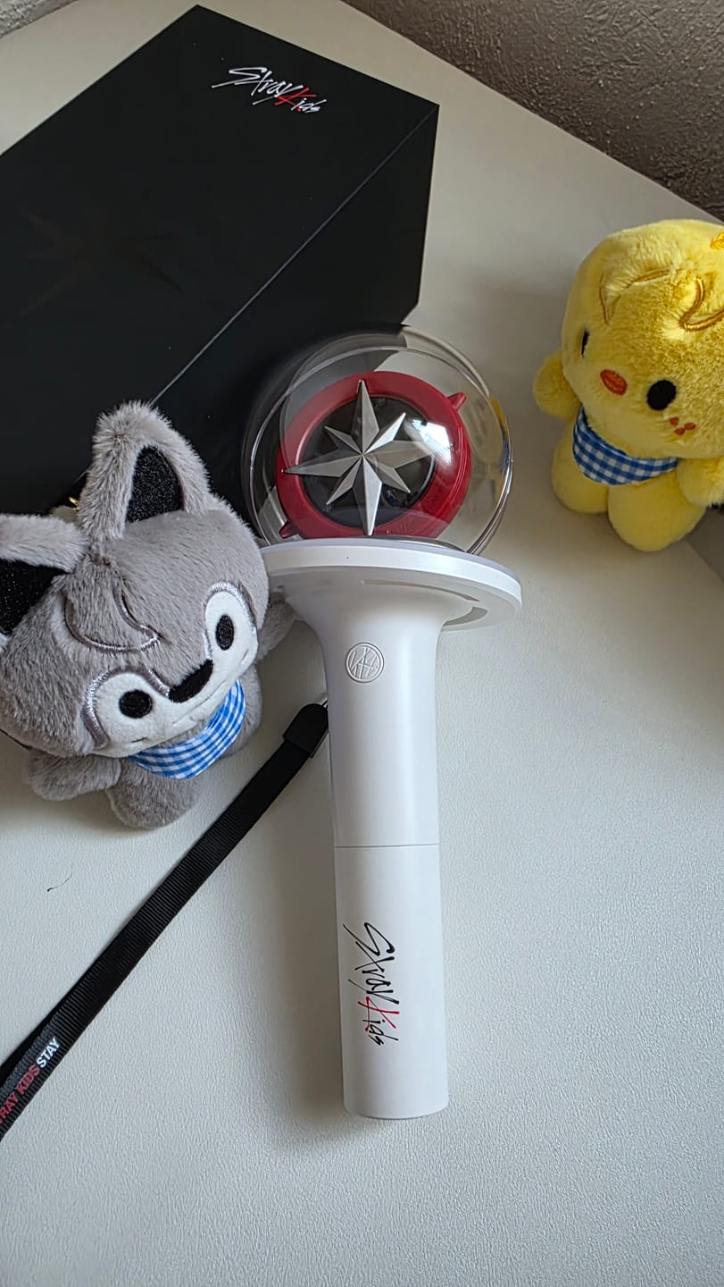 Customer photo review of STRAY KIDS - OFFICIAL LIGHT STICK VER.2