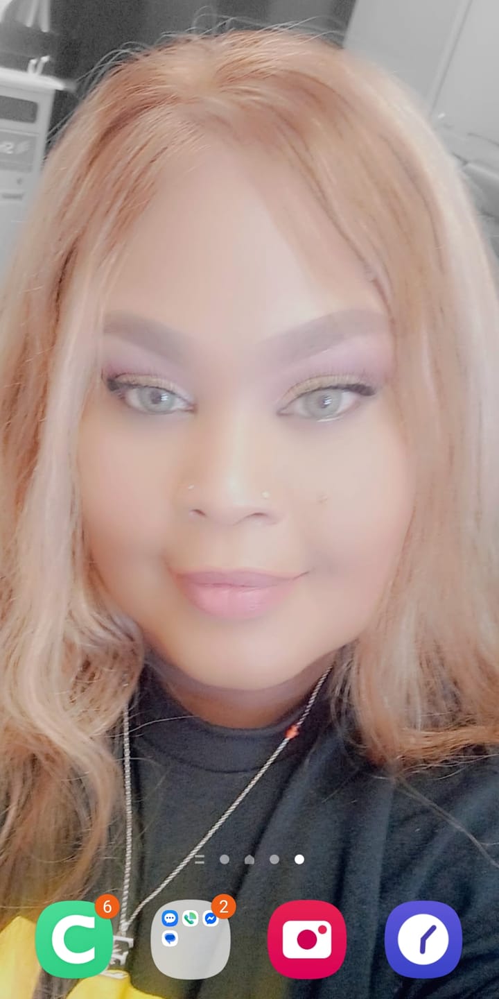 Customer photo review of Amazonia Green Prescription Coloured Contact Lenses