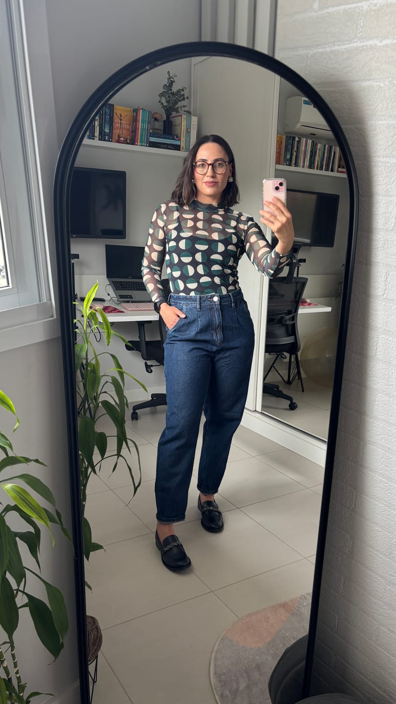 Customer photo review of Calça Jeans Slouchy Cacau Azul Escuro