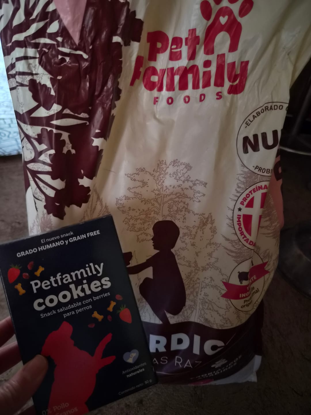 Customer photo review of PetFamily Foods Cerdo Nordico