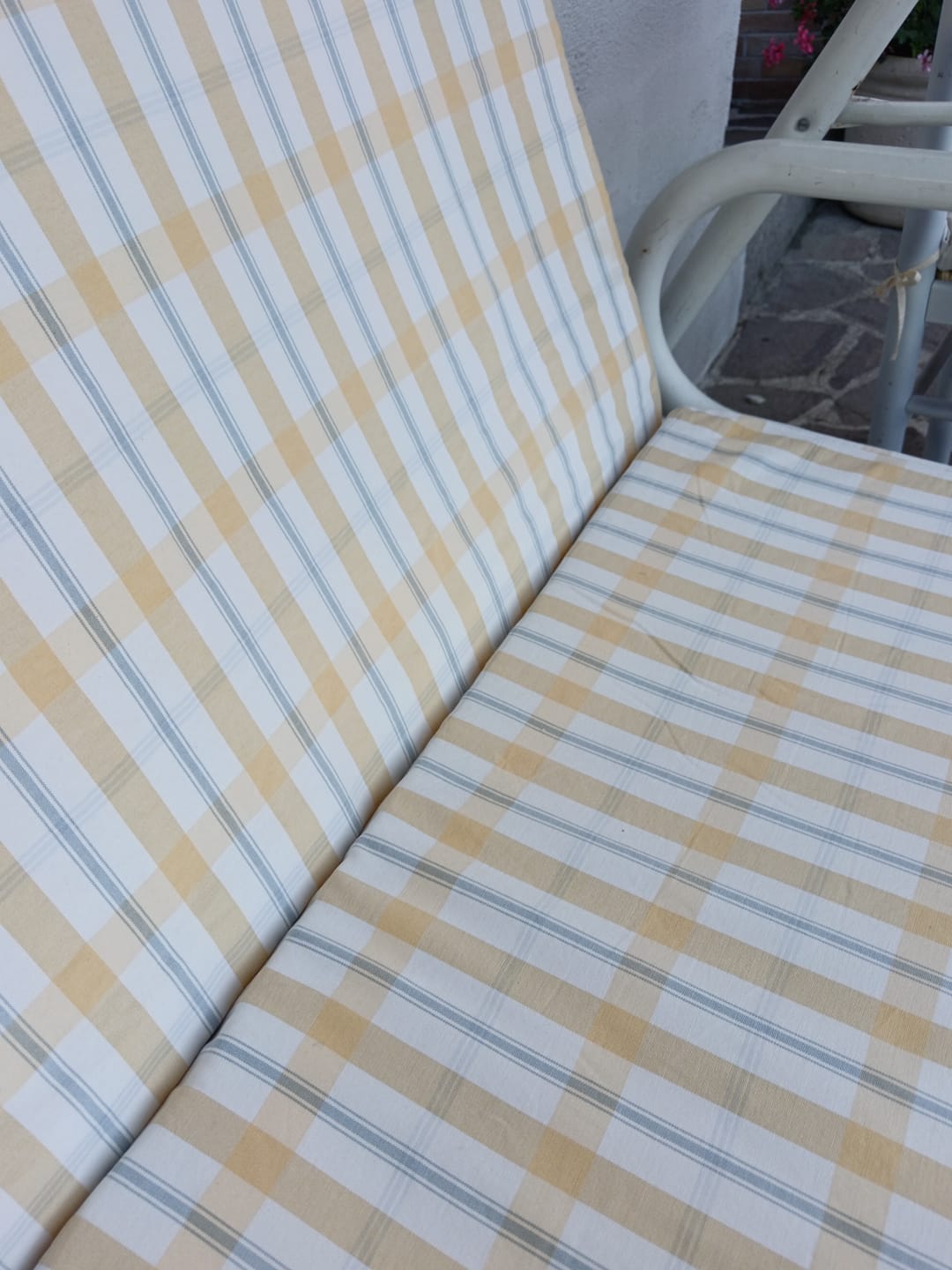 Customer photo review of Lastra in Gommapiuma Poliuretano Espanso  Densità 18 Spessori 2/3/5/8/10/12 cm – Formato 100×200 cm – Ideale per Divani, Cuscini, Sedute e Bancali