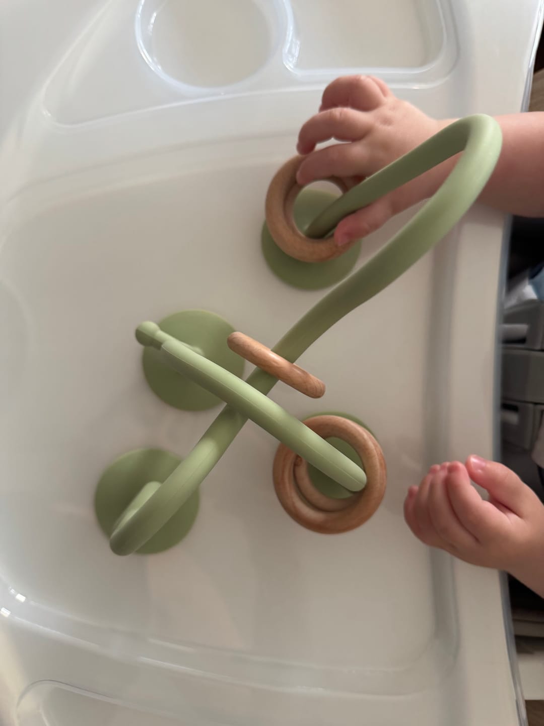 Customer photo review of Silikon Eğitici Mama Sandalyesi Oyuncağı Yeşil