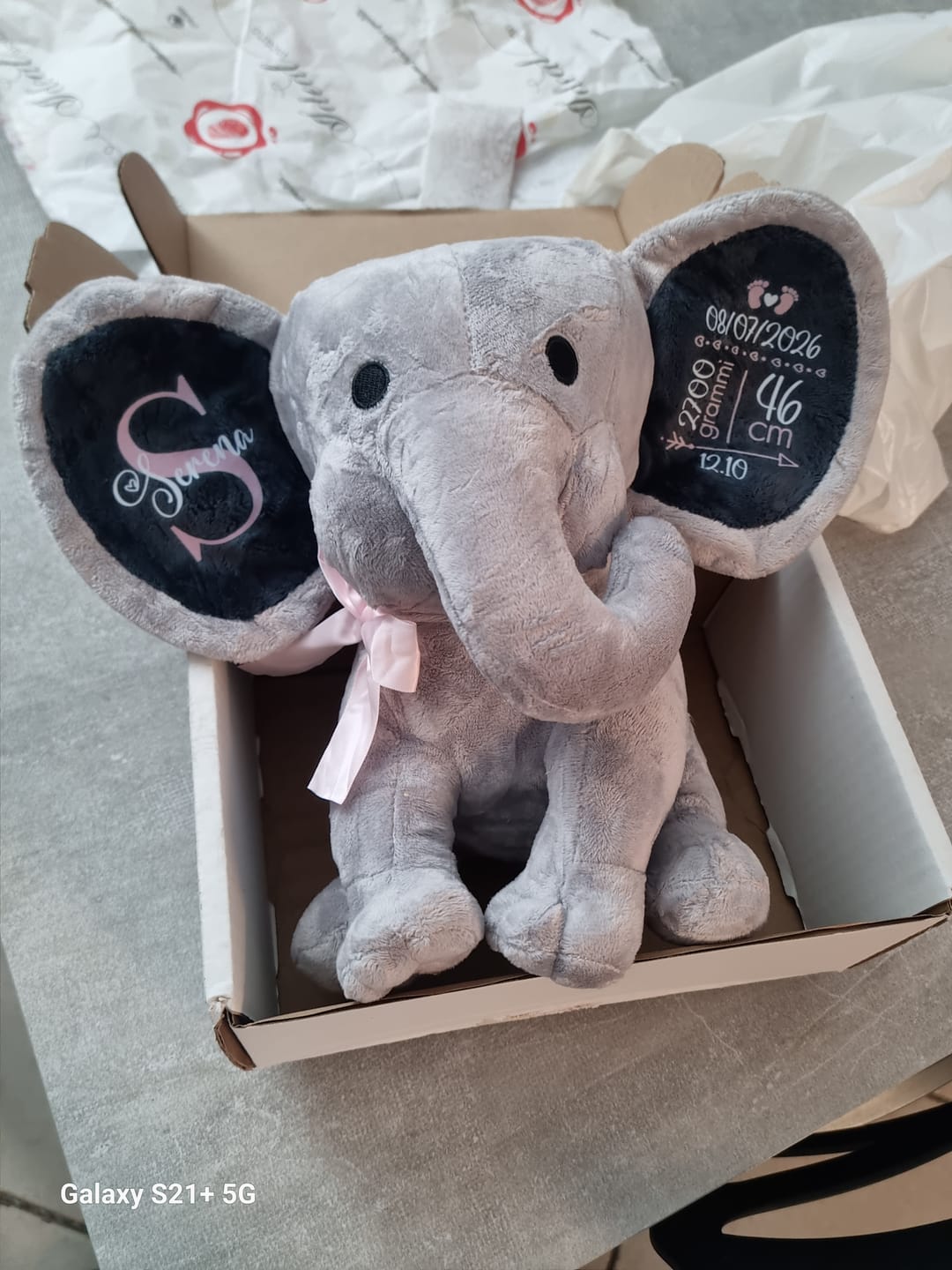 Customer photo review of Elefante coccoloso - Peluche per bambini