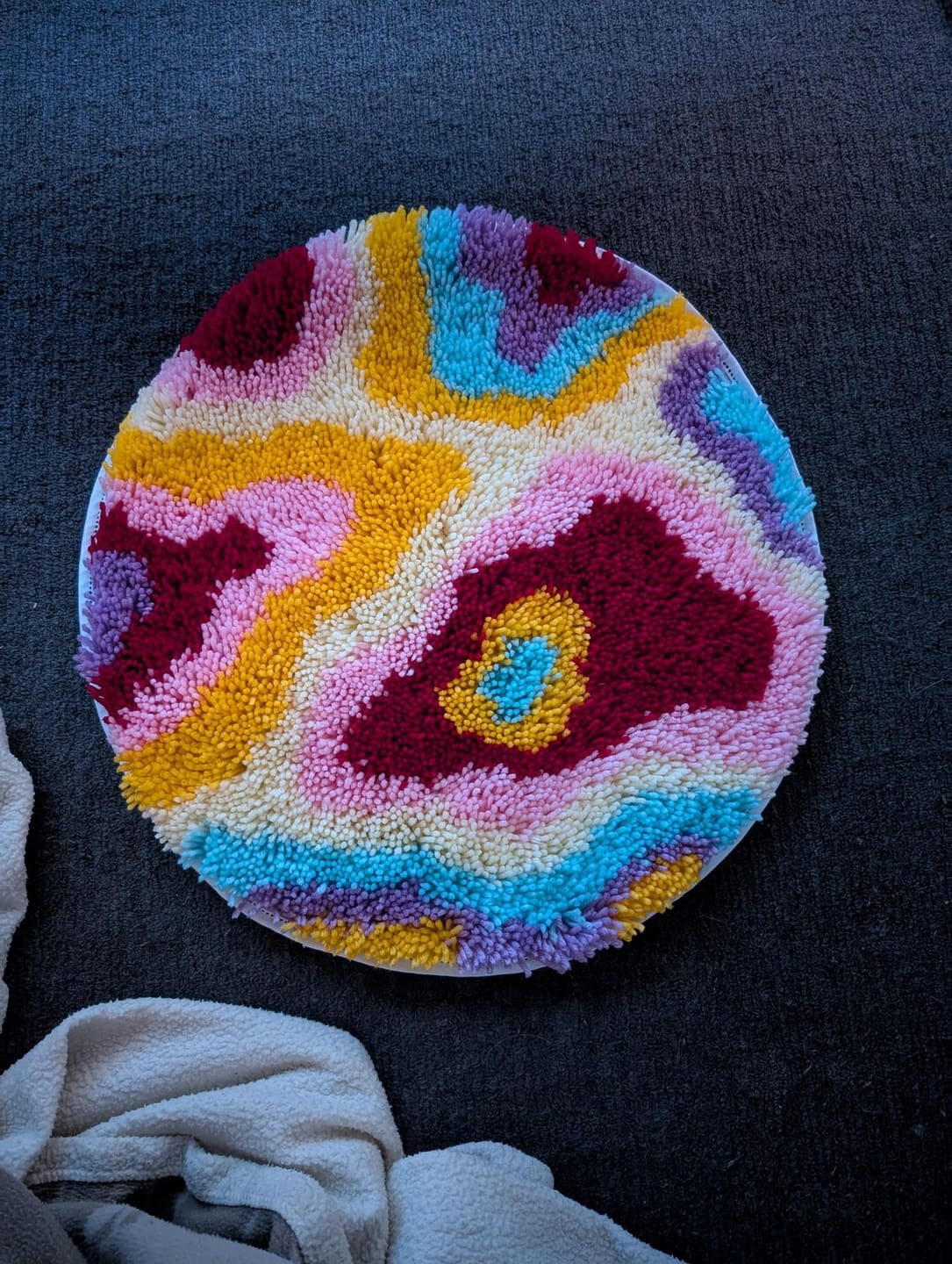 Customer photo review of PSYCHEDELIA - Rug Making Kit