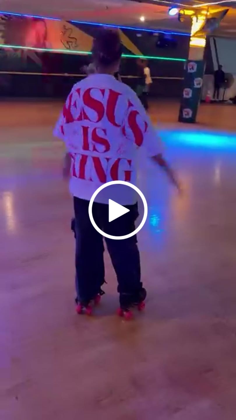 Customer video review of [PRE-ORDER - SHIPS EARLY JULY] Jesus is King Jumbo Print Tee - Ivory (Oversized)