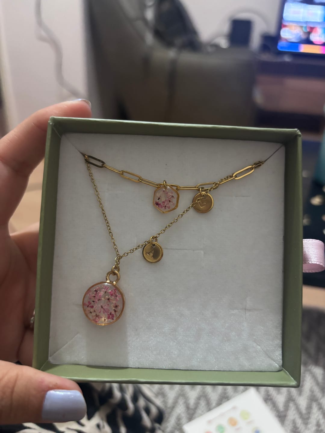 Customer photo review of Doğum Çiçeği Bileklik