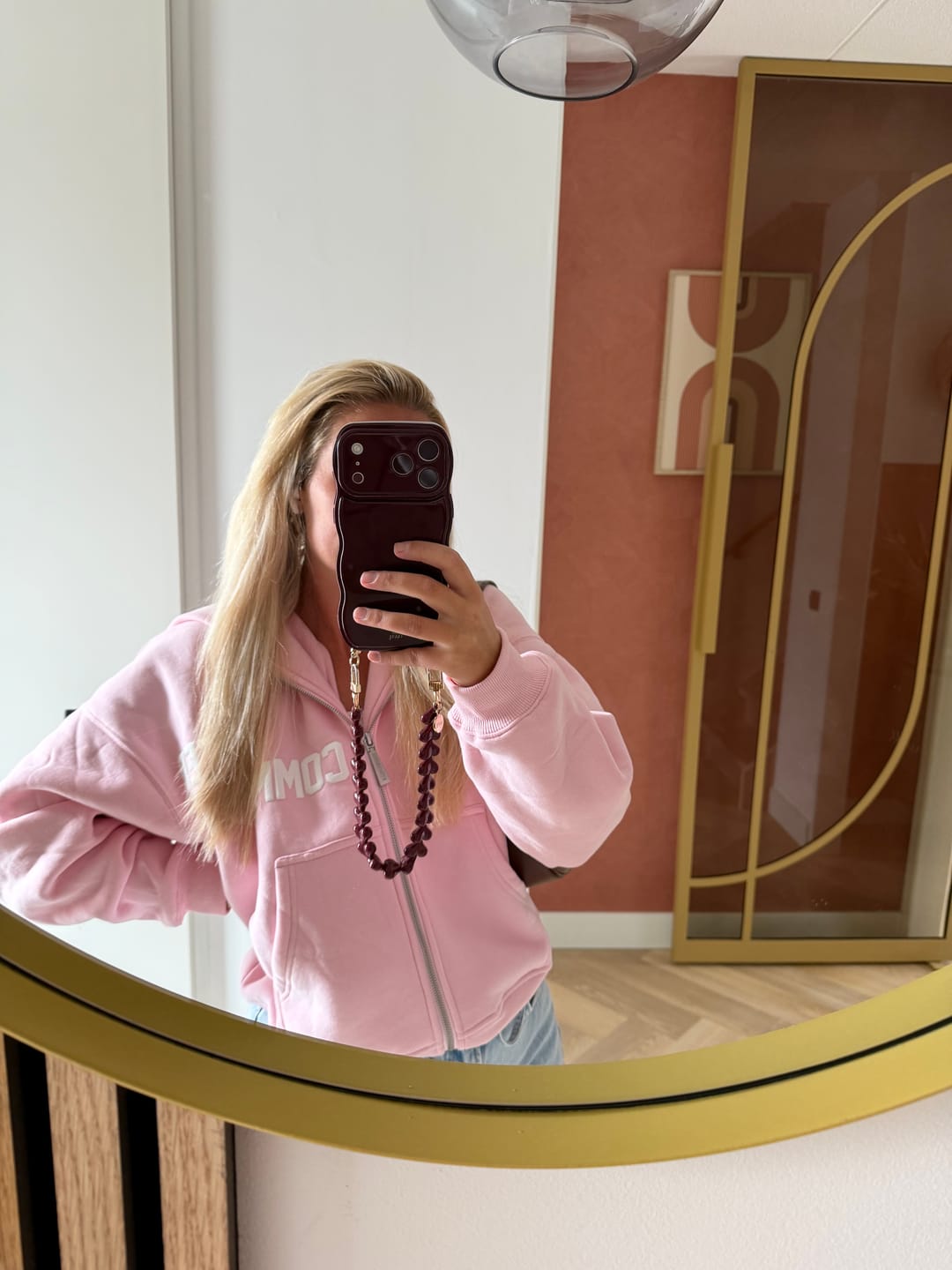 Kundenbewertung mit Foto zum „GATED COMMUNITY ZIP HOODIE LIGHT PINK“
