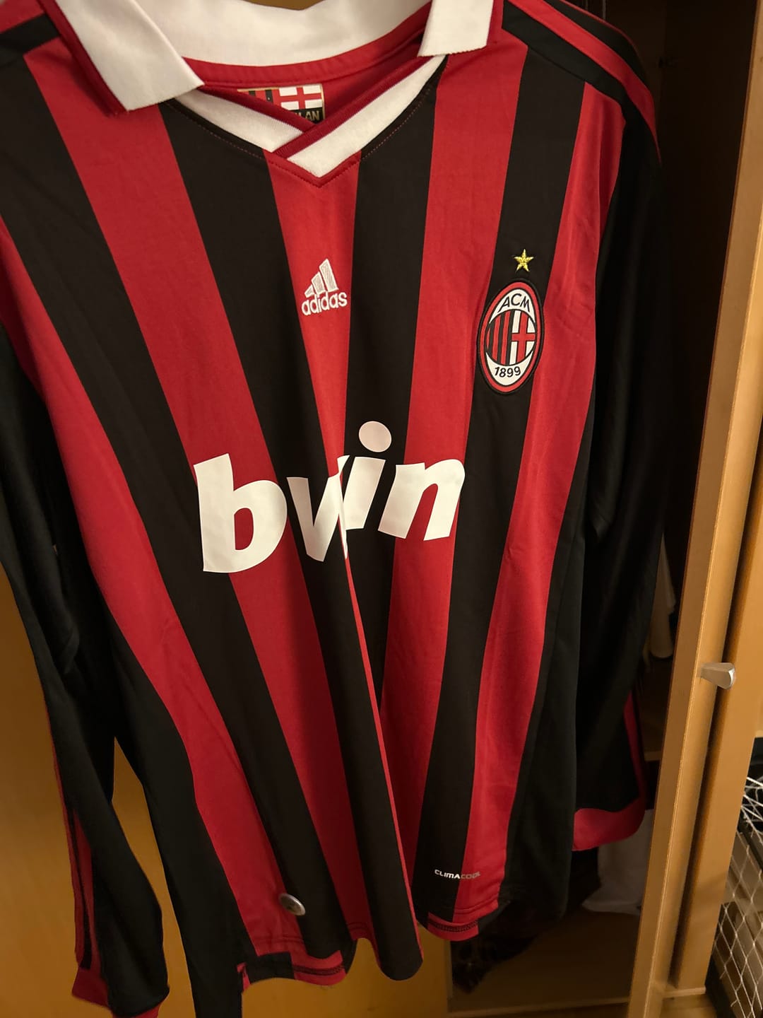 Customer photo review of Cristiano Ronaldo Manchester United 2007/2008 Champions League Patch Black Retro Football Jersey Kit