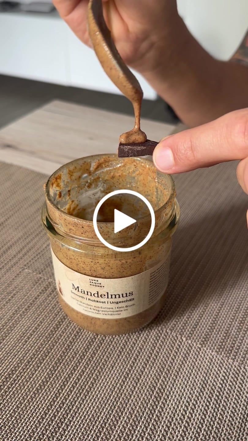Customer video review of Braunes Rohkost Mandelmus