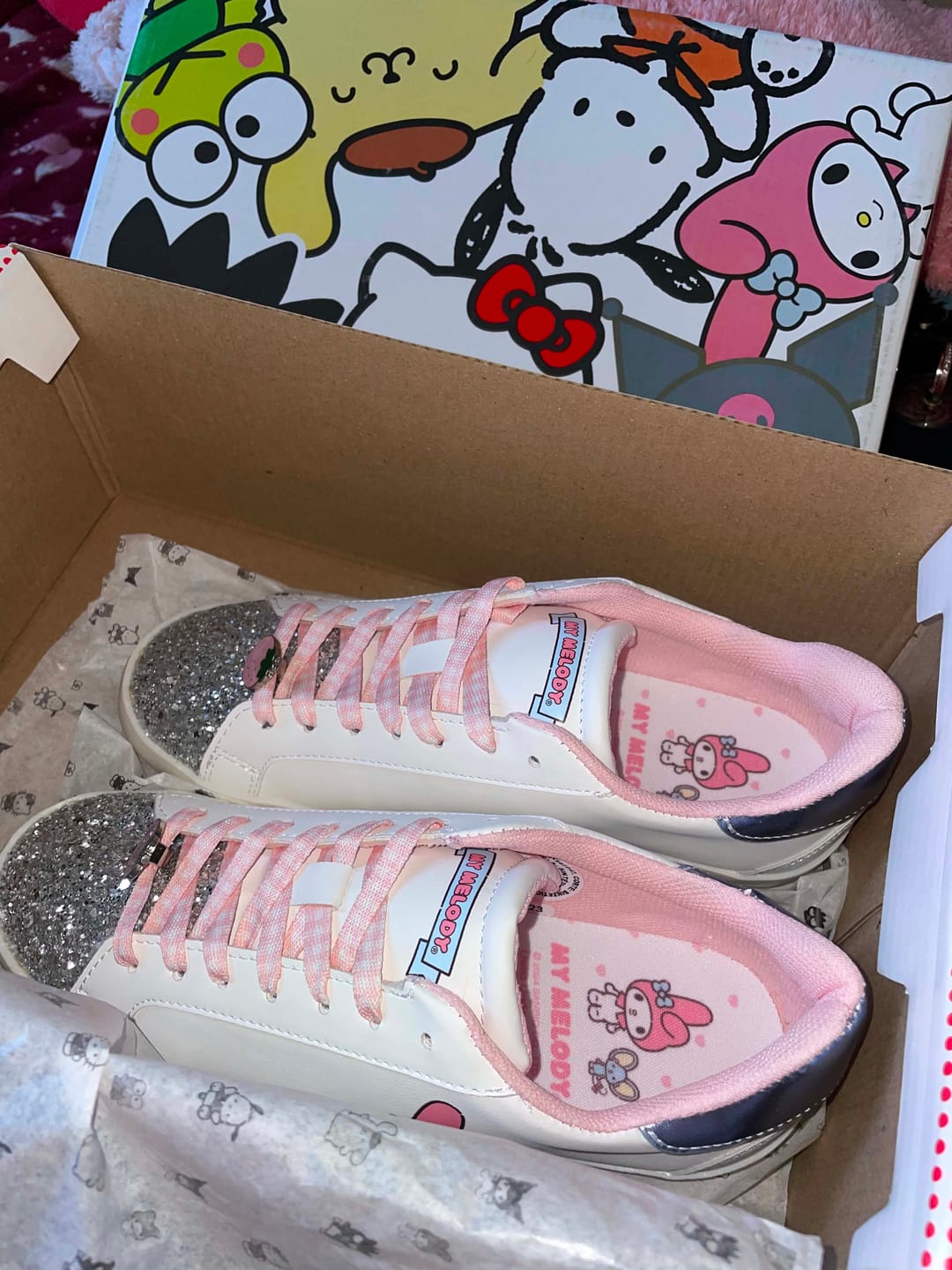 Customer photo review of Tenis Urbano My Melody Gold para Mujer Blanco