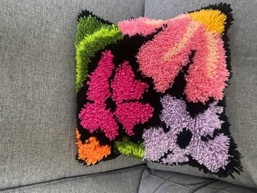 Customer photo review of PRETTY PETALS BLACK - Latch Hook Cushion Kit