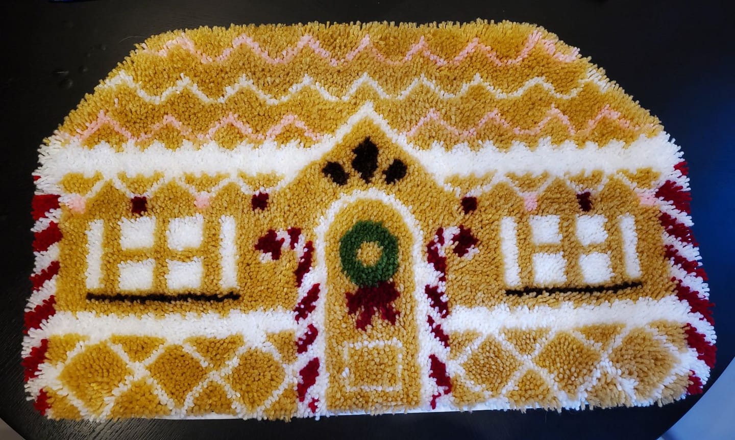 Customer photo review of GINGERBREAD HOUSE - Christmas XL Rug Kit