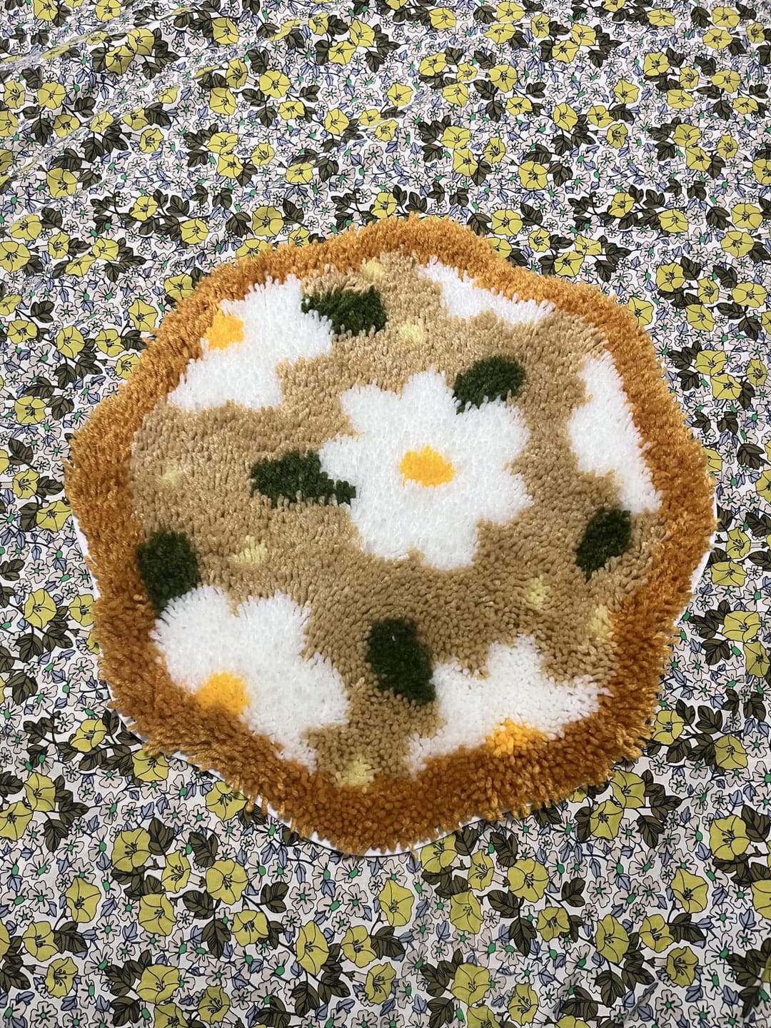 Customer photo review of DELIGHTFUL DAISIES - Rug Making Kit
