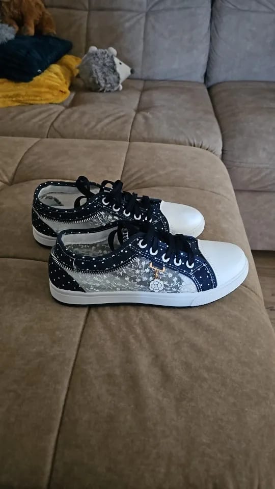 Customer photo review of Caro | Orthopedic Comfortabele Sneakers