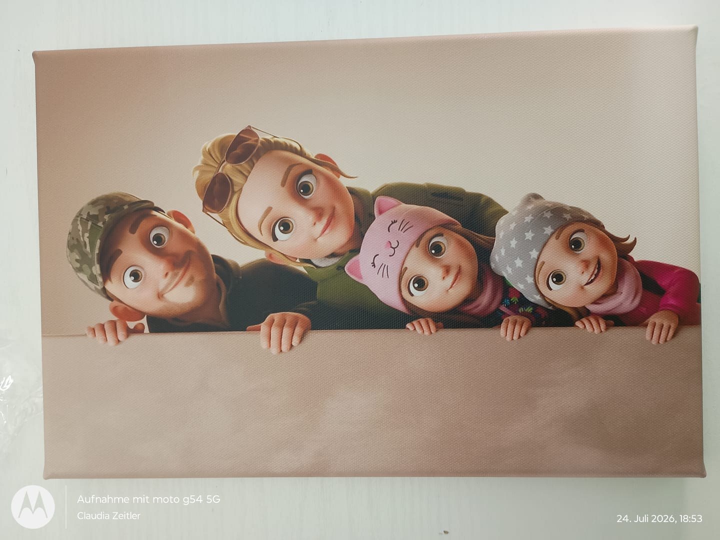 Customer photo review of Personalisierte Leinwand - Animiert hinter der Wand