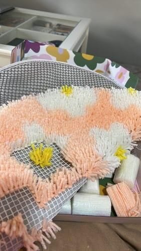 Customer photo review of FLOWER BOMB DAISY - Rug Making Kit