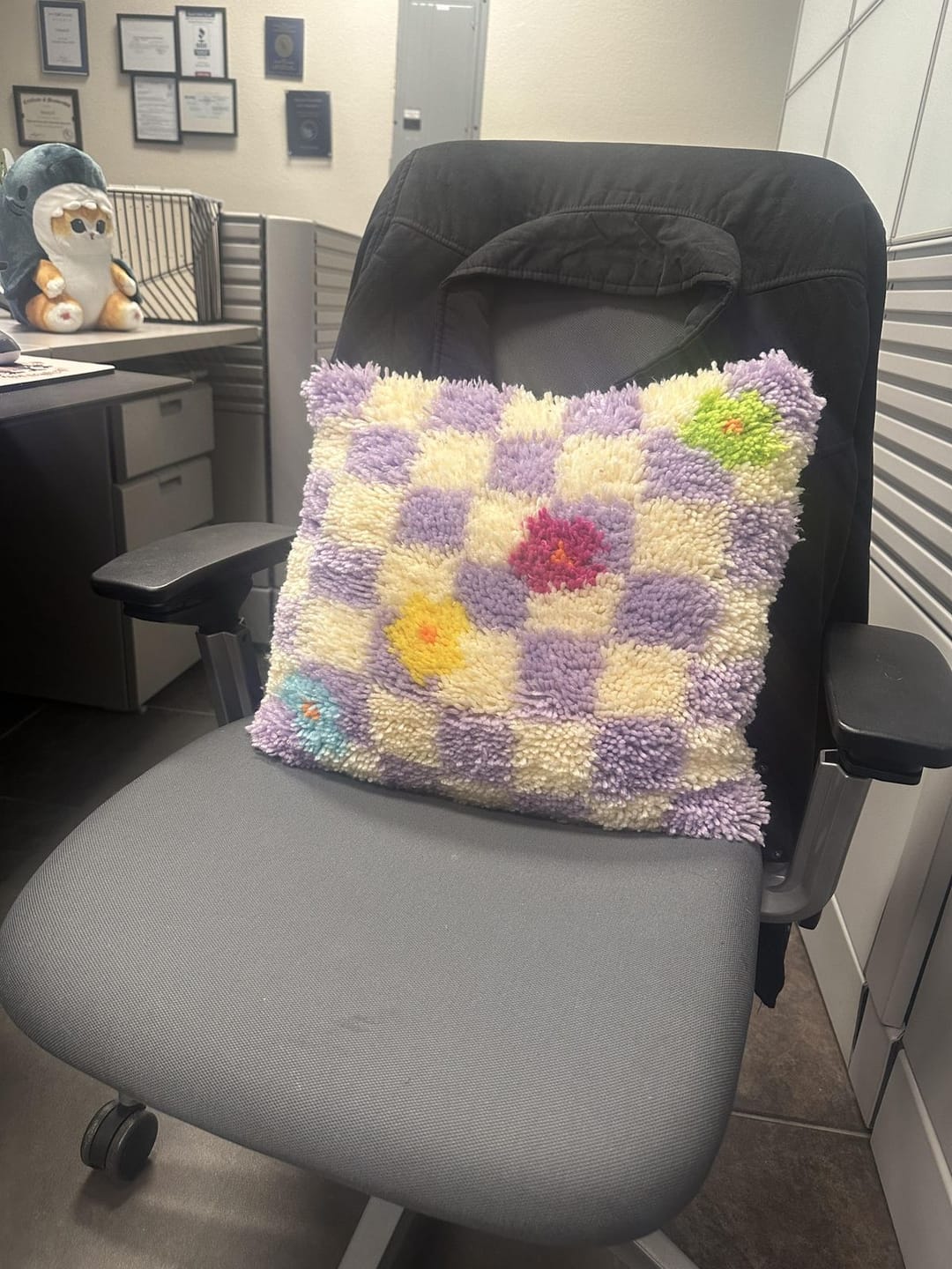 Customer photo review of CHECK ME OUT - Latch Hook Cushion Kit