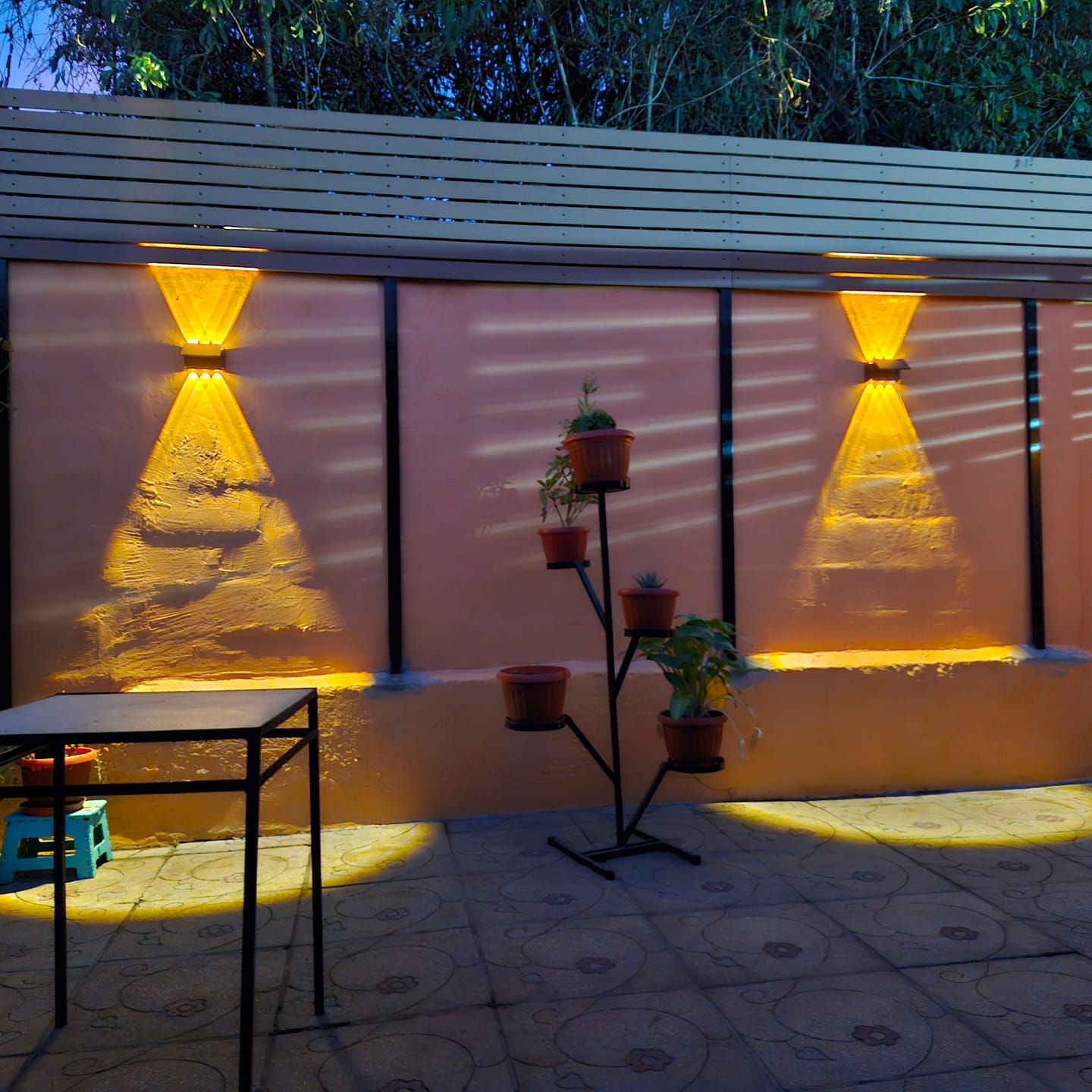 Customer photo review of Apliqué Moderno Solar - 6W IP65 Luz Cálida