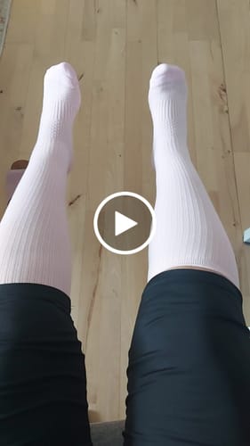 Kundeanmeldelse med video af Støttestrømper