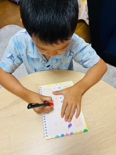 Customer photo review of 文字が消える!? まほうのドリル（ひらがな・カタカナ）