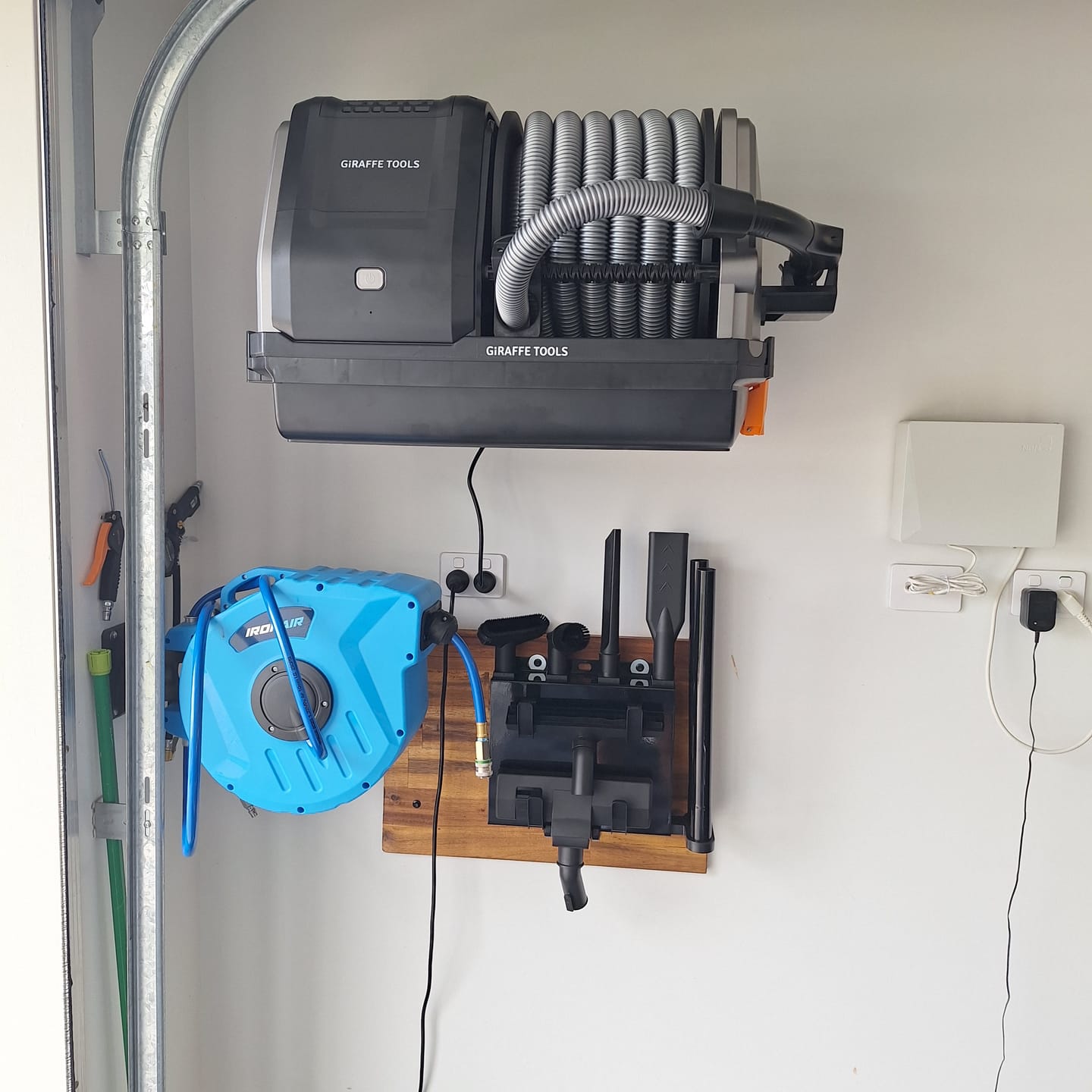 Customer photo review of Grandstorm Retractable Vacuum Cleaner