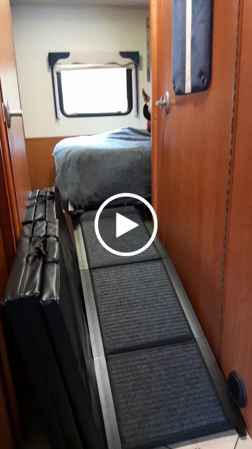 Customer video review of Foldable Dog Ramp for Cars & SUVs – Compact Design