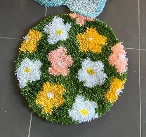 Customer photo review of FLOWER BOMB GREEN - Rug Making Kit