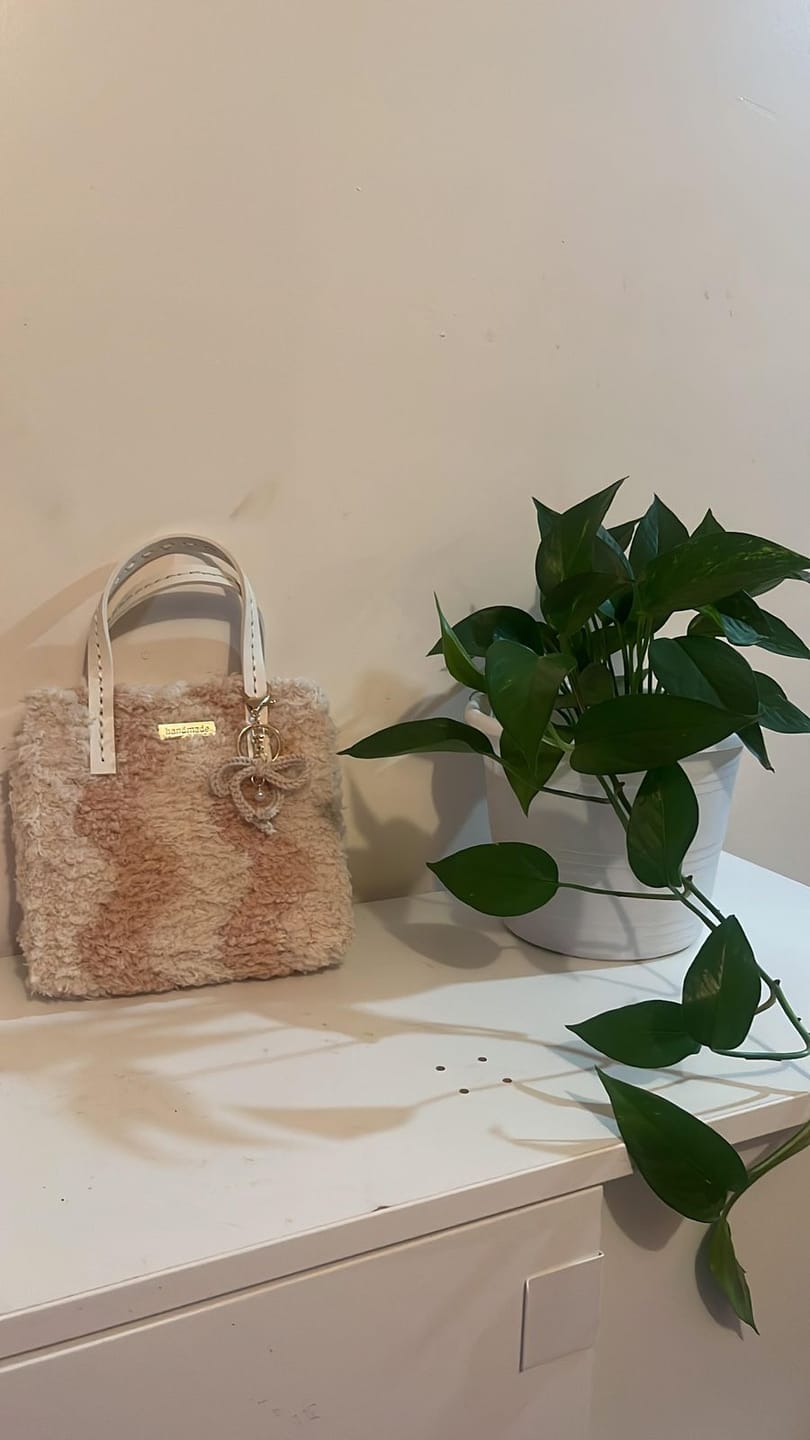 Customer photo review of Neutrals Wavey - Woven Tote Bag Kit