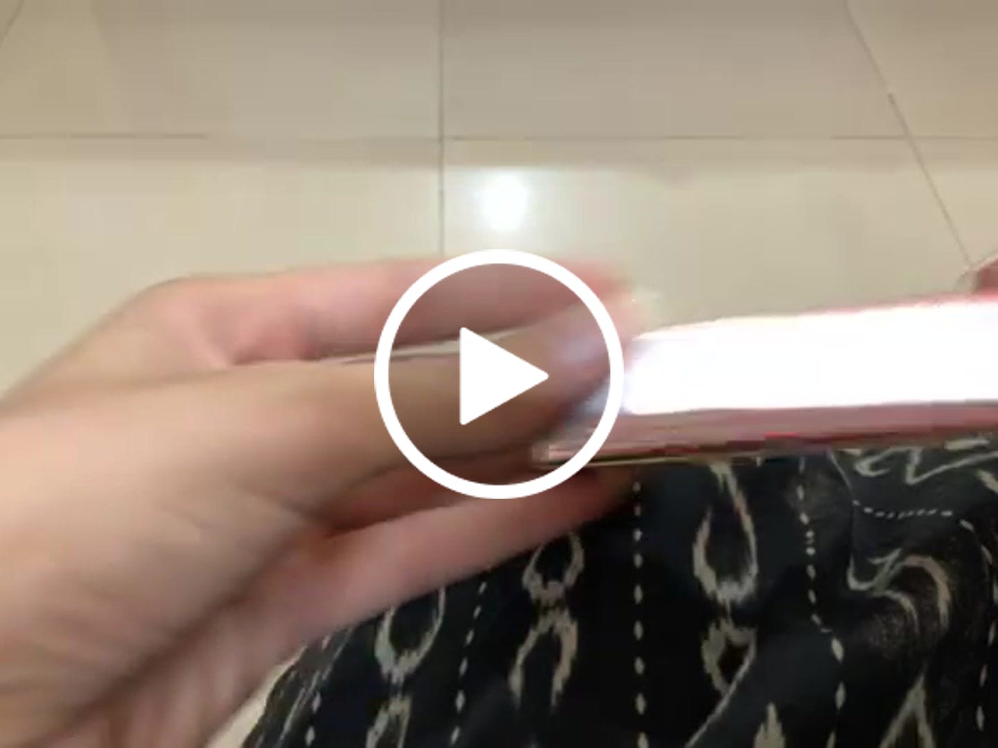 Customer video review of O.TWO.O HAUTE HYDRATING SATIN LIPSTICK