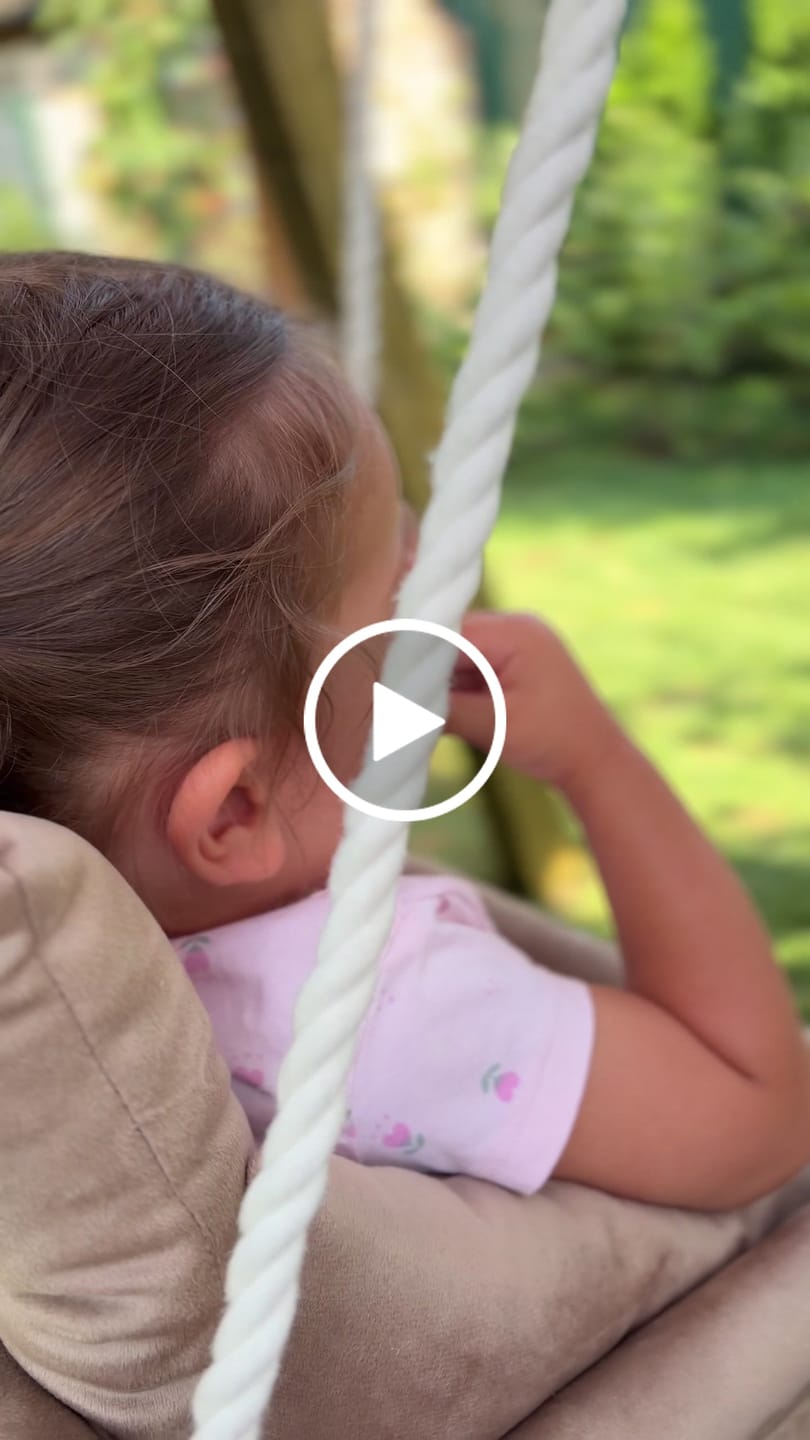 Customer video review of Luxury Teddy Brown - Ručno rađena ljuljaška za bebe