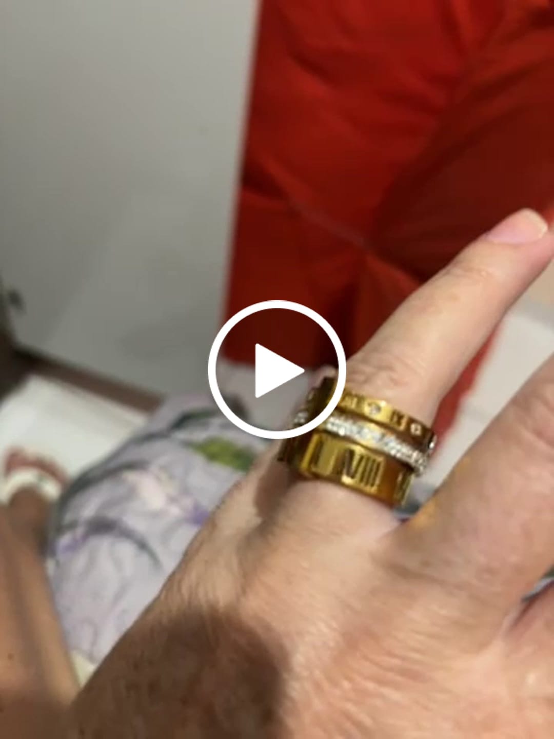 Customer video review of Anel Aro Triplo Algarismo Romano Banhado em Ouro 18K