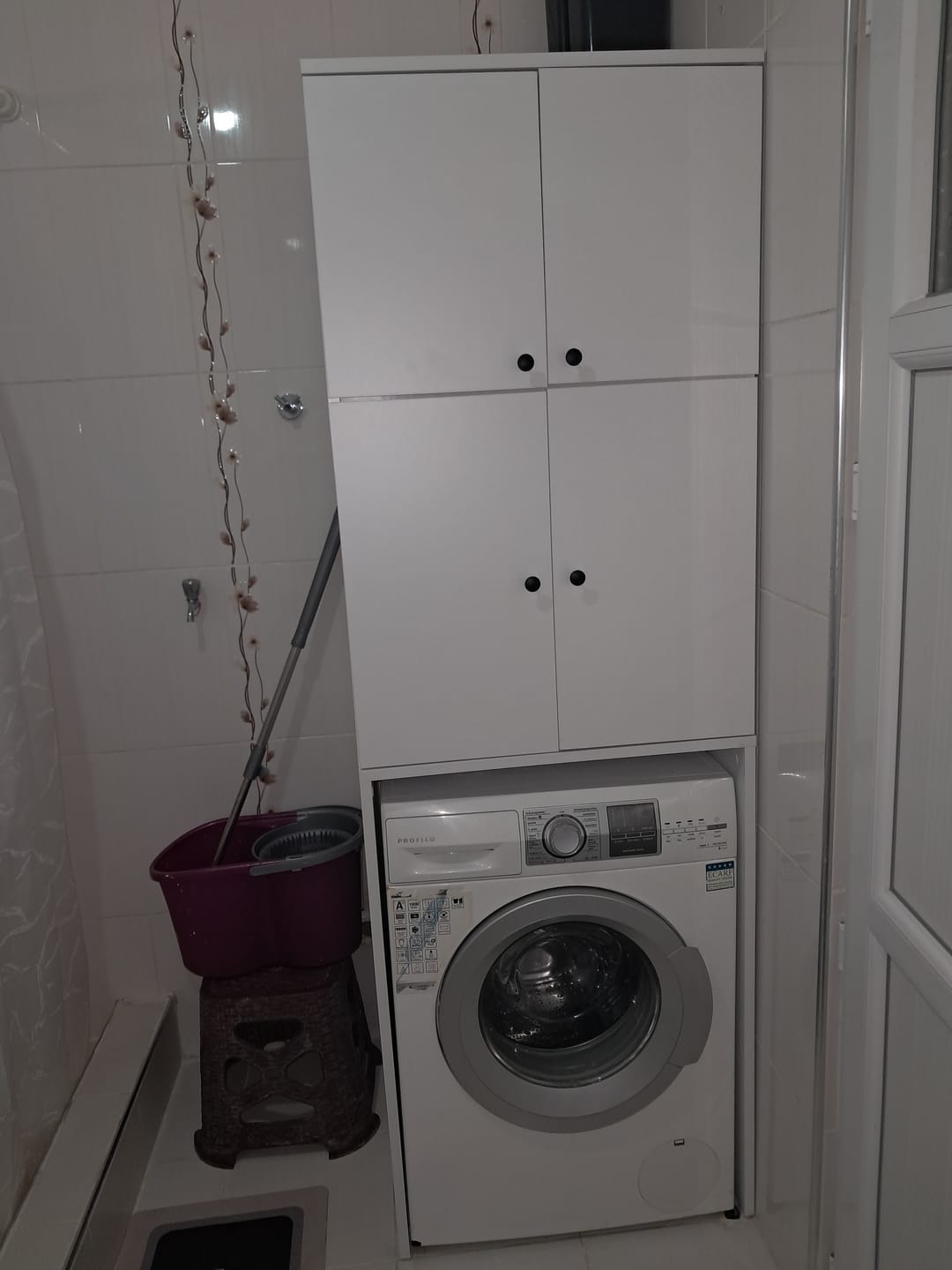 Customer photo review of Rani KD120 Çamaşır Makinesi Dolabı 4 Kapaklı 5 Raflı Banyo Dolabı Beyaz